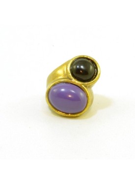 Gold antique ring with stones