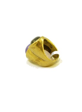 Gold antique ring with stones