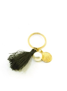 Ring with pompom